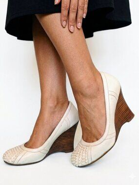 Vintage Y2K Aldo White Leather Wedge Heels Faux Pearl Embellished Bridal Size 7